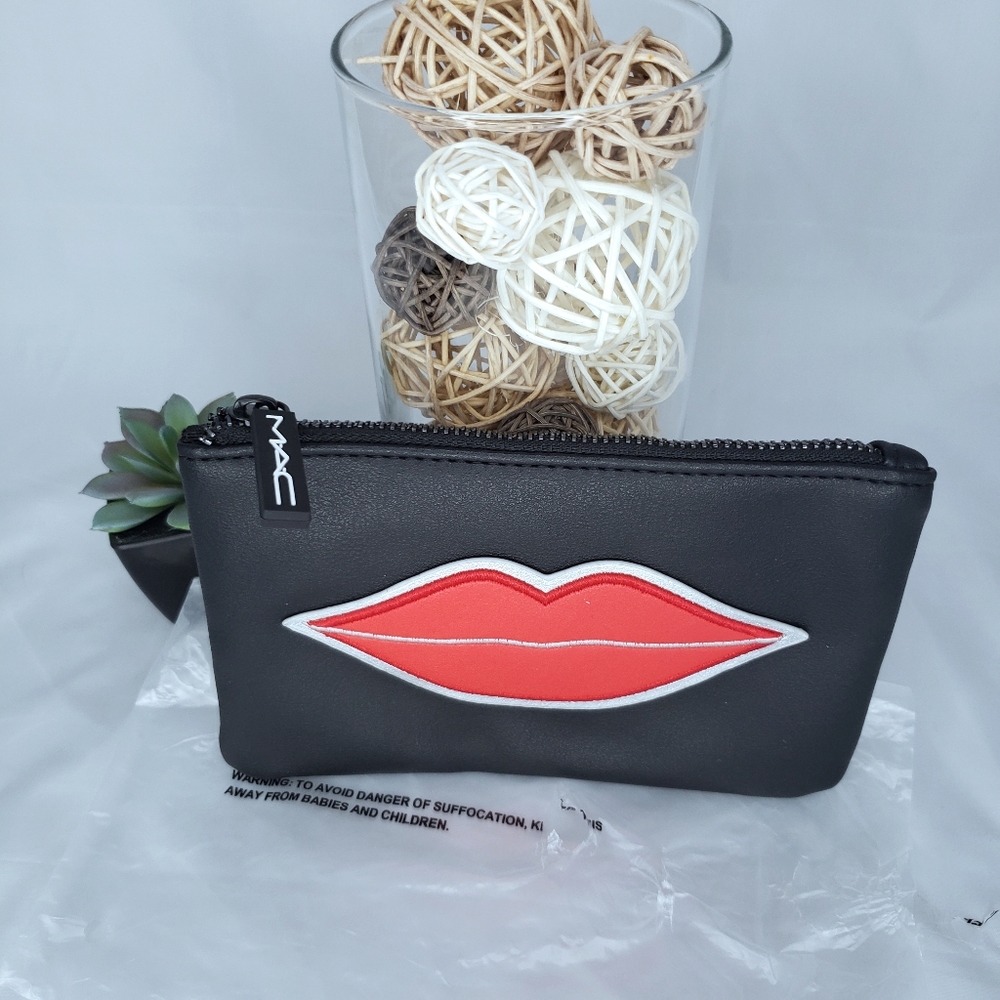 ⭐ MAC Lips Makeup Bag